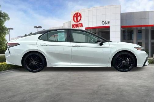 Wind Chill Pearl/Midnight Black Metallic 2022 Toyota Camry XSE