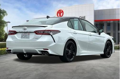 Wind Chill Pearl/Midnight Black Metallic 2022 Toyota Camry XSE