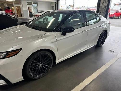 Wind Chill Pearl/Midnight Black Metallic 2022 Toyota Camry XSE