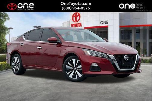 Scarlet Ember Tintcoat 2022 Nissan Altima 2.5 SV