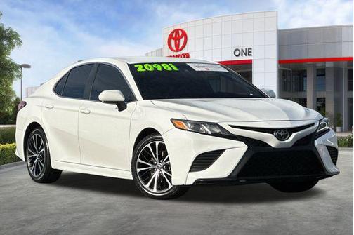 2020 Toyota Camry SE