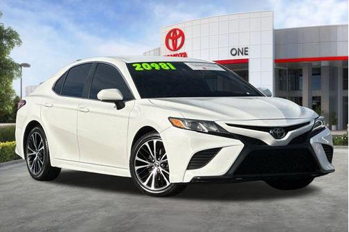 2020 Toyota Camry SE
