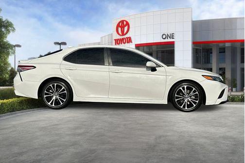 2020 Toyota Camry SE