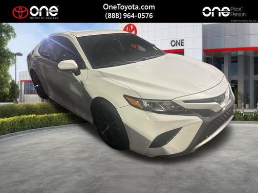 2020 Toyota Camry SE