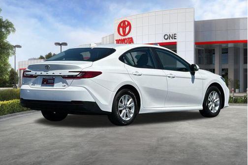 Ice 2025 Toyota Camry LE