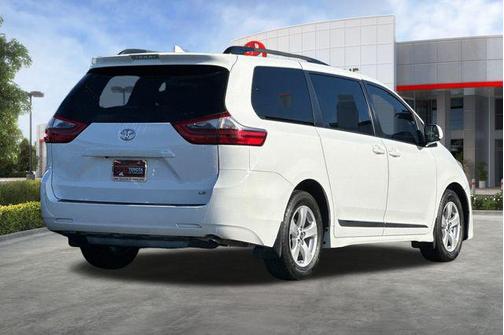 2020 Toyota Sienna LE