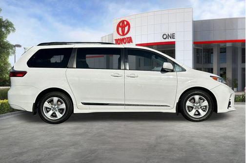 2020 Toyota Sienna LE