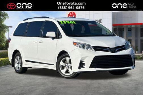 2020 Toyota Sienna LE