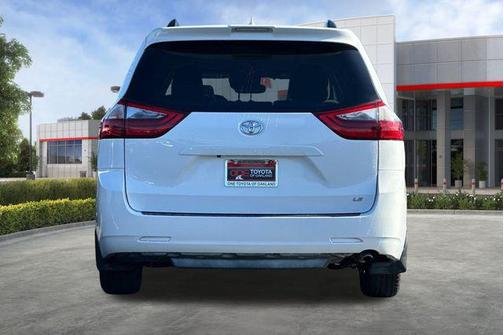 2020 Toyota Sienna LE