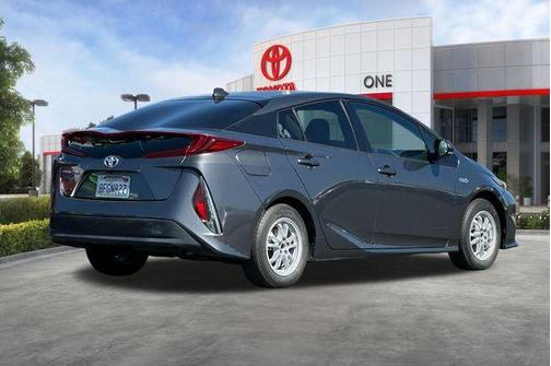 White 2018 Toyota Prius Prime Plus