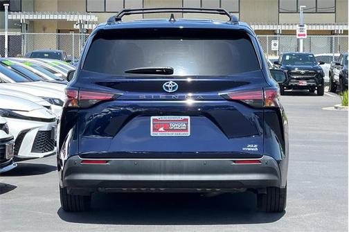 2021 Toyota Sienna XLE 7 Passenger