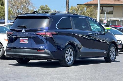 2021 Toyota Sienna XLE