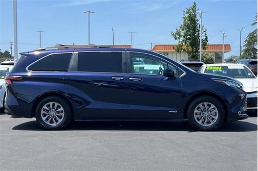2021 Toyota Sienna XLE