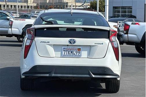Blizzard Pearl 2016 Toyota Prius Three Touring