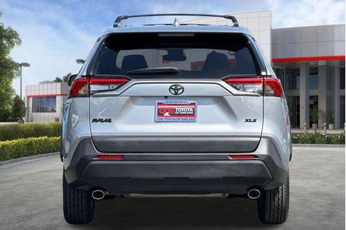 Silver Sky Metallic 2022 Toyota RAV4 XLE