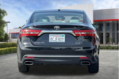 Midnight Black Metallic 2017 Toyota Avalon XLE Premium