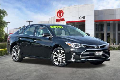 Midnight Black Metallic 2017 Toyota Avalon XLE Premium