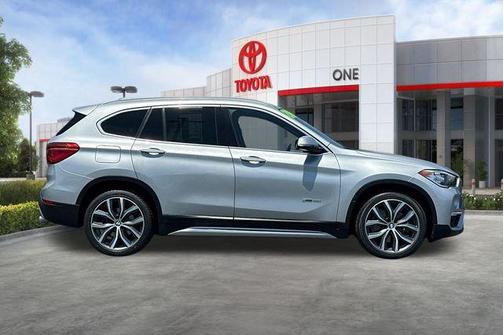 Glacier Silver Metallic 2018 BMW X1 sDrive28i