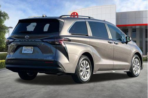 2024 Toyota Sienna XLE