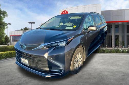 2024 Toyota Sienna XLE