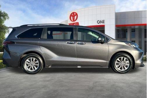 2024 Toyota Sienna XLE