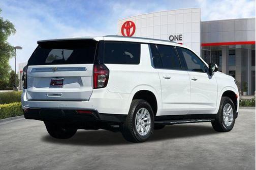 Summit White 2023 Chevrolet Suburban LT