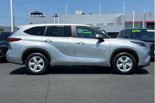 2023 Toyota Highlander LE