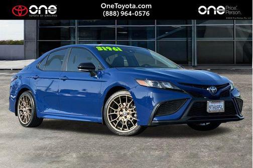 2024 Toyota Camry Hybrid SE