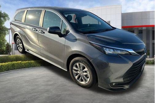 2025 Toyota Sienna XLE