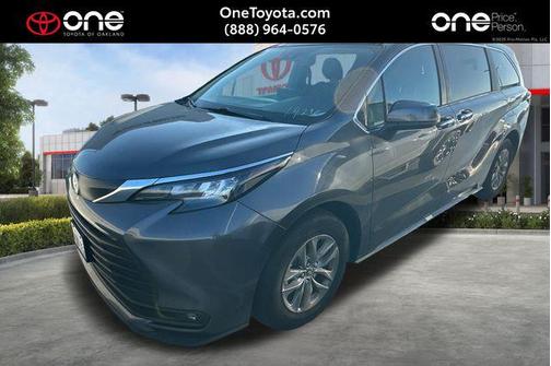 2025 Toyota Sienna XLE