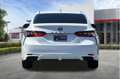 Ice Cap 2023 Toyota Camry SE
