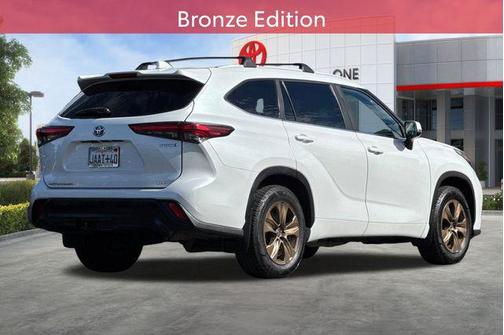 2023 Toyota Highlander Hybrid XLE