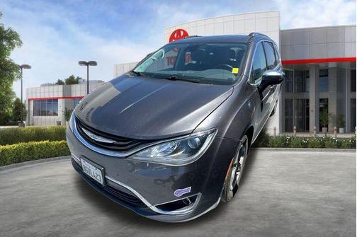 Granite Crystal Metallic Clearcoat 2018 Chrysler Pacifica Hybrid Limited