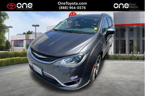 Granite Crystal Metallic Clearcoat 2018 Chrysler Pacifica Hybrid Limited