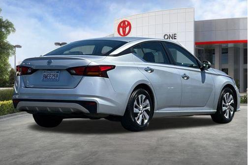 Brilliant Silver Metallic 2021 Nissan Altima S FWD