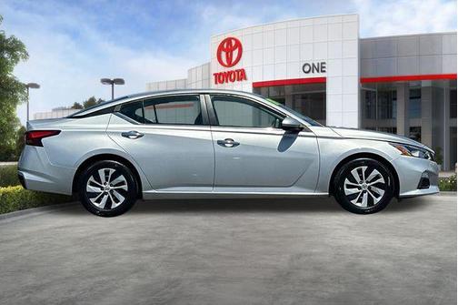 Brilliant Silver Metallic 2021 Nissan Altima S FWD