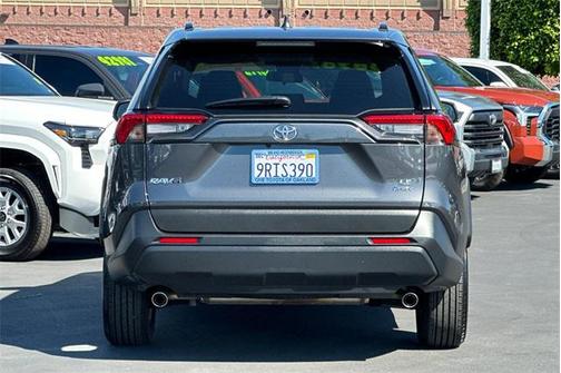2025 Toyota RAV4 Hybrid LE