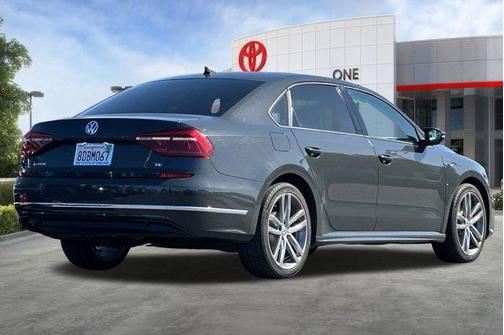 2018 Volkswagen Passat 2.0T R-Line