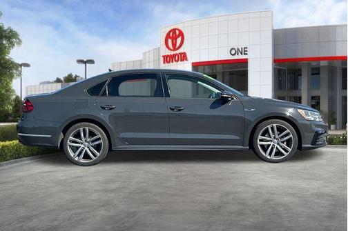 2018 Volkswagen Passat 2.0T R-Line