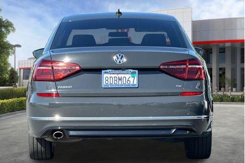 2018 Volkswagen Passat 2.0T R-Line