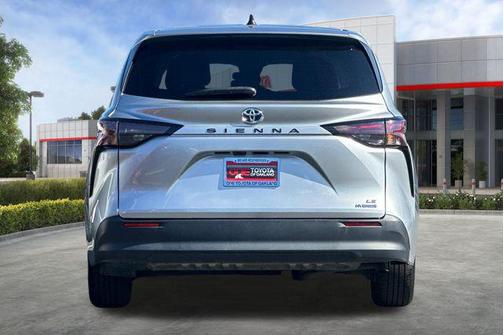 2023 Toyota Sienna LE