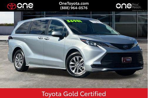 2023 Toyota Sienna LE
