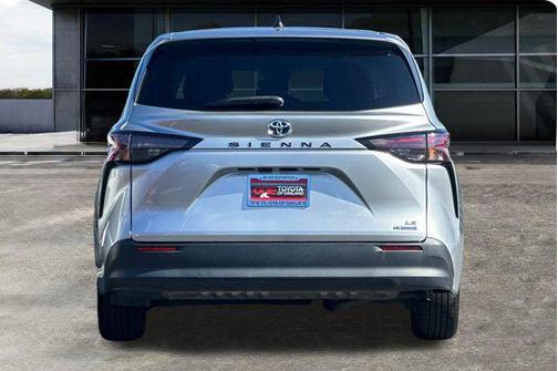 2023 Toyota Sienna LE