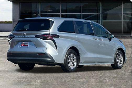 2023 Toyota Sienna LE