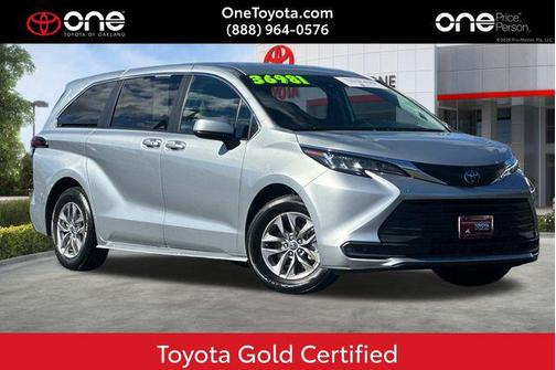 2023 Toyota Sienna LE