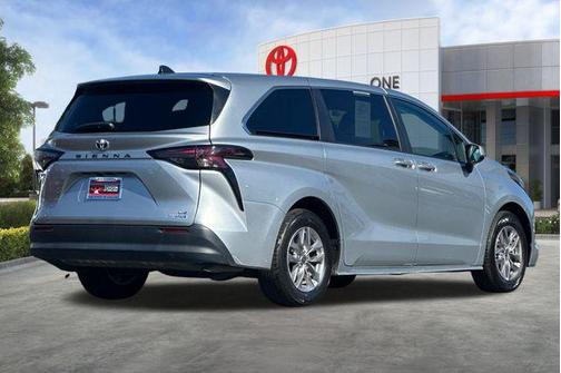 2023 Toyota Sienna LE
