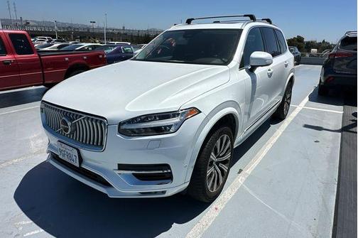 Crystal White Metallic 2023 Volvo XC90 B5 Plus