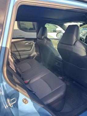 2022 Toyota RAV4 Hybrid SE