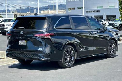 Midnight Black Metallic 2021 Toyota Sienna XSE 7 Passenger