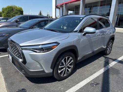 2024 Toyota Corolla Cross XLE